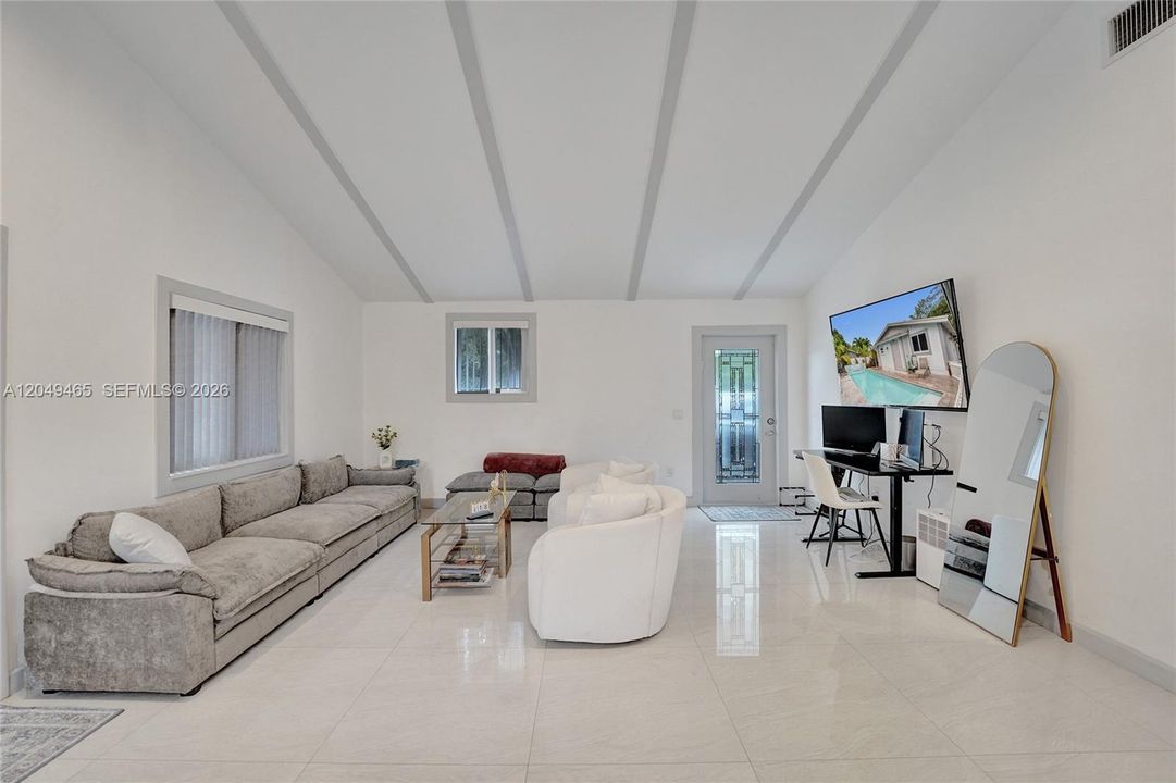 For Rent: $4,800 (3 beds, 3 baths, 1344 Square Feet)