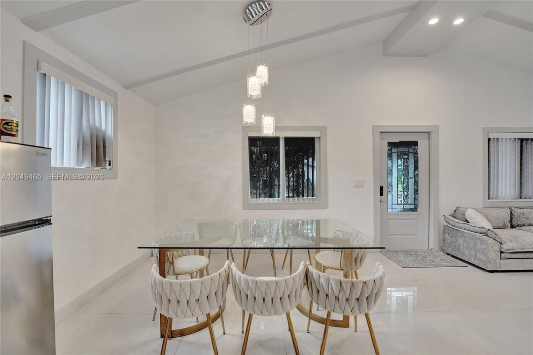For Rent: $4,800 (3 beds, 3 baths, 1344 Square Feet)