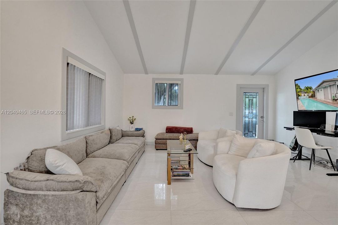 For Rent: $4,800 (3 beds, 3 baths, 1344 Square Feet)