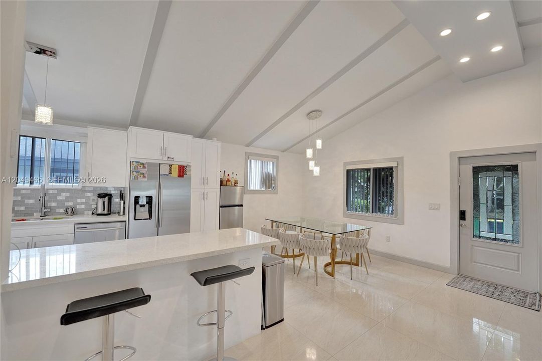 For Rent: $4,800 (3 beds, 3 baths, 1344 Square Feet)