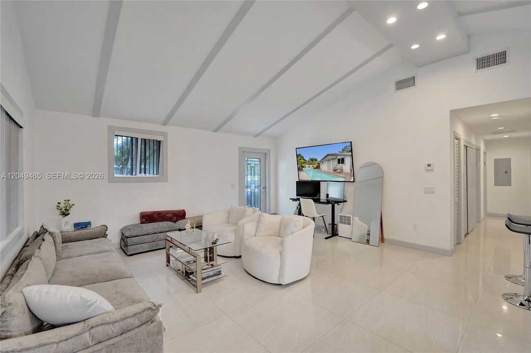 For Rent: $4,800 (3 beds, 3 baths, 1344 Square Feet)