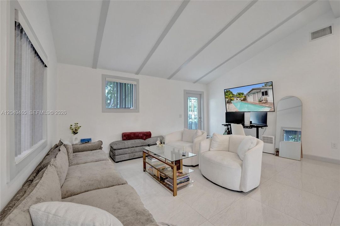 For Rent: $4,800 (3 beds, 3 baths, 1344 Square Feet)