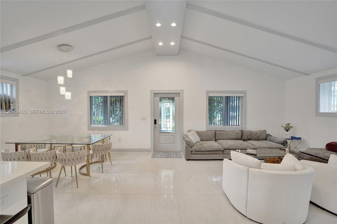 For Rent: $4,800 (3 beds, 3 baths, 1344 Square Feet)