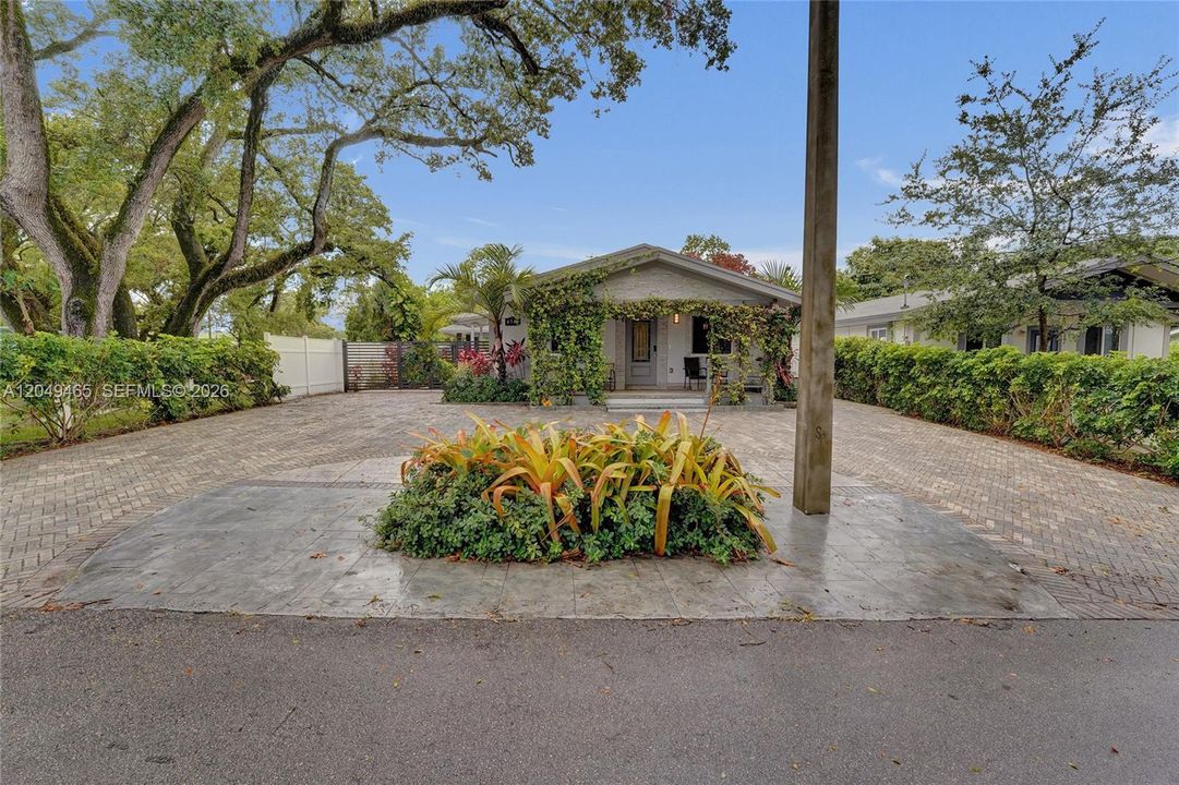 For Rent: $4,800 (3 beds, 3 baths, 1344 Square Feet)