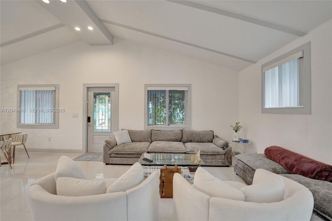 For Rent: $4,800 (3 beds, 3 baths, 1344 Square Feet)