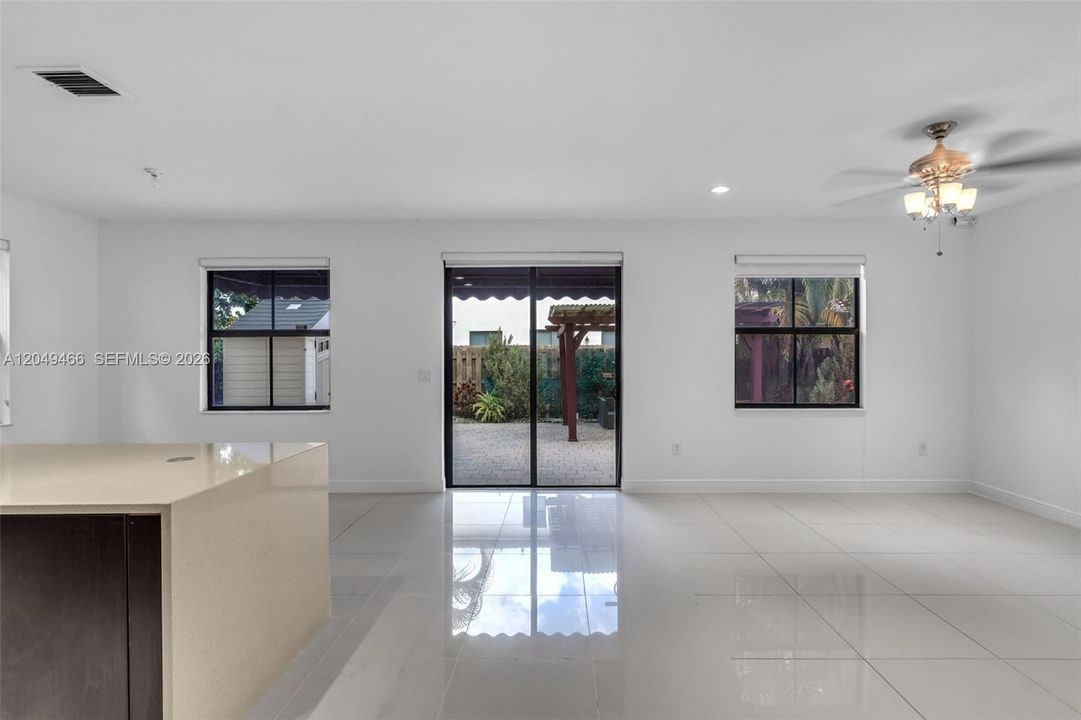 For Sale: $975,000 (5 beds, 4 baths, 2992 Square Feet)