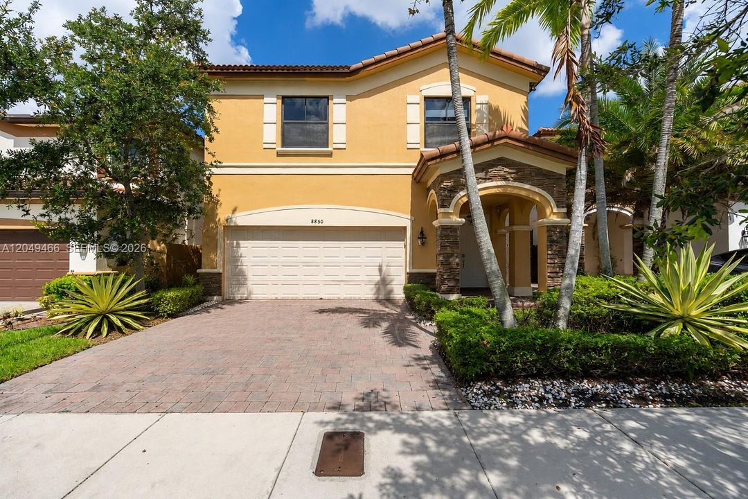 For Sale: $975,000 (5 beds, 4 baths, 2992 Square Feet)
