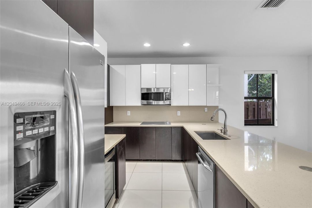 For Sale: $975,000 (5 beds, 4 baths, 2992 Square Feet)