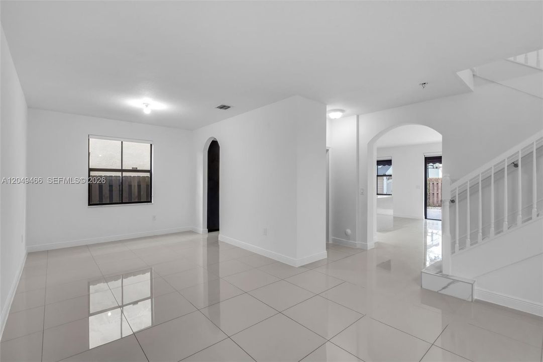 For Sale: $975,000 (5 beds, 4 baths, 2992 Square Feet)