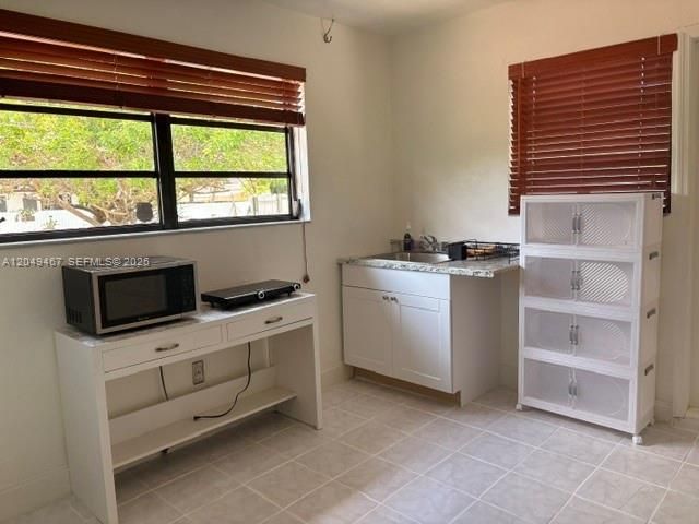 For Rent: $1,550 (1 beds, 1 baths, 1809 Square Feet)