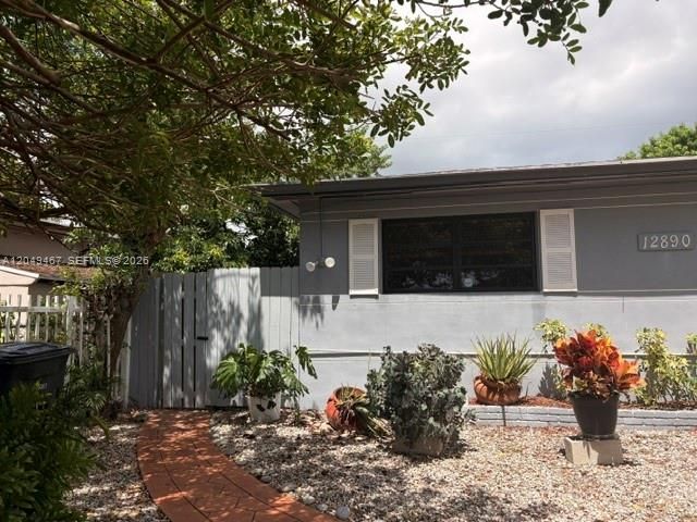 For Rent: $1,550 (1 beds, 1 baths, 1809 Square Feet)