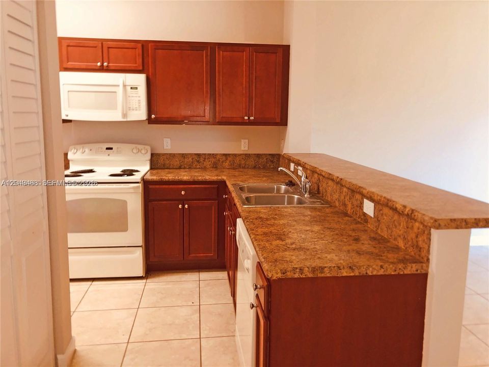 For Rent: $1,975 (3 beds, 2 baths, 1325 Square Feet)