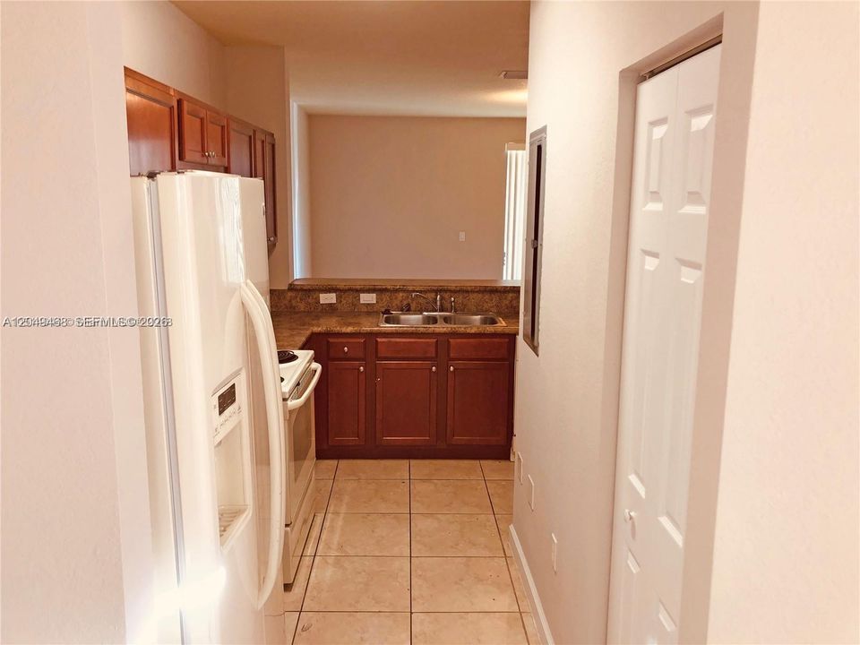 For Rent: $1,975 (3 beds, 2 baths, 1325 Square Feet)