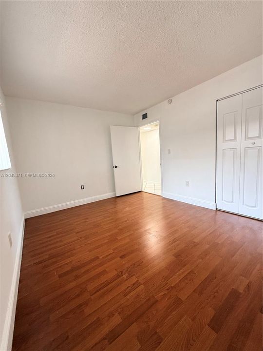 Activo con contrato: $265,000 (2 camas, 2 baños, 965 Pies cuadrados)