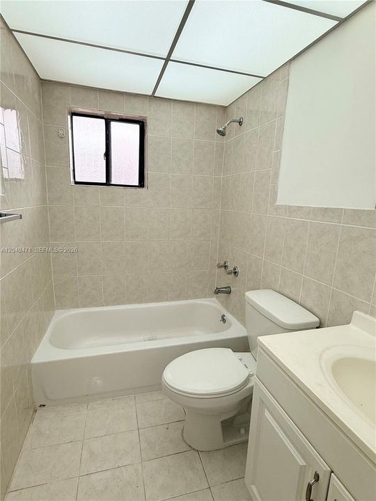 Activo con contrato: $265,000 (2 camas, 2 baños, 965 Pies cuadrados)
