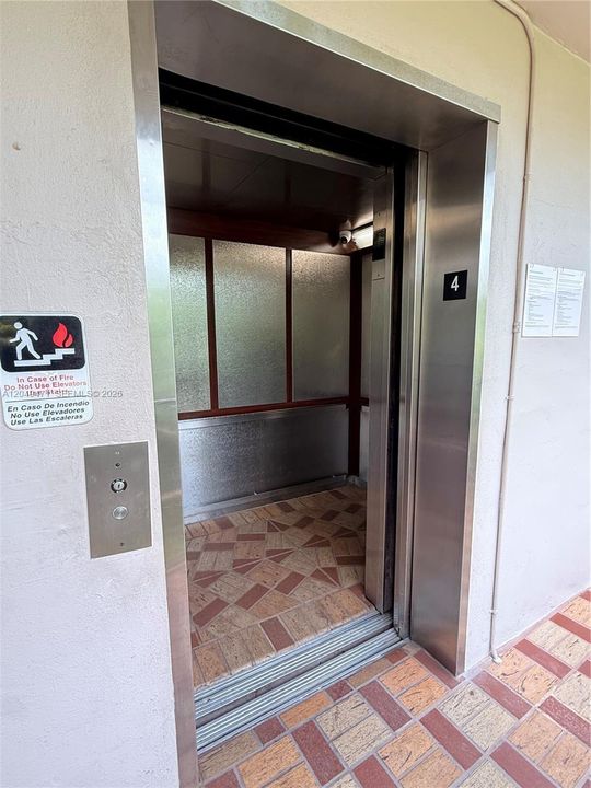 Activo con contrato: $265,000 (2 camas, 2 baños, 965 Pies cuadrados)