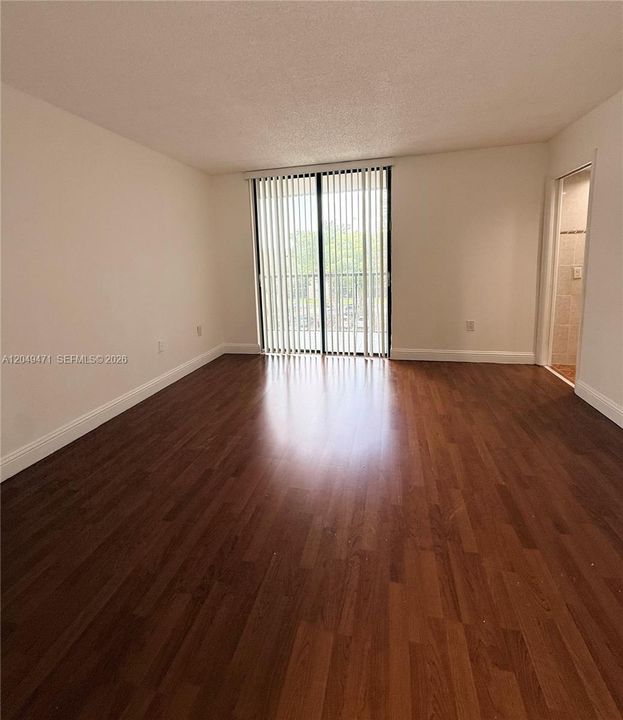 Activo con contrato: $265,000 (2 camas, 2 baños, 965 Pies cuadrados)