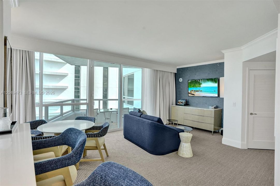 For Rent: $9,000 (1 beds, 2 baths, 1000 Square Feet)