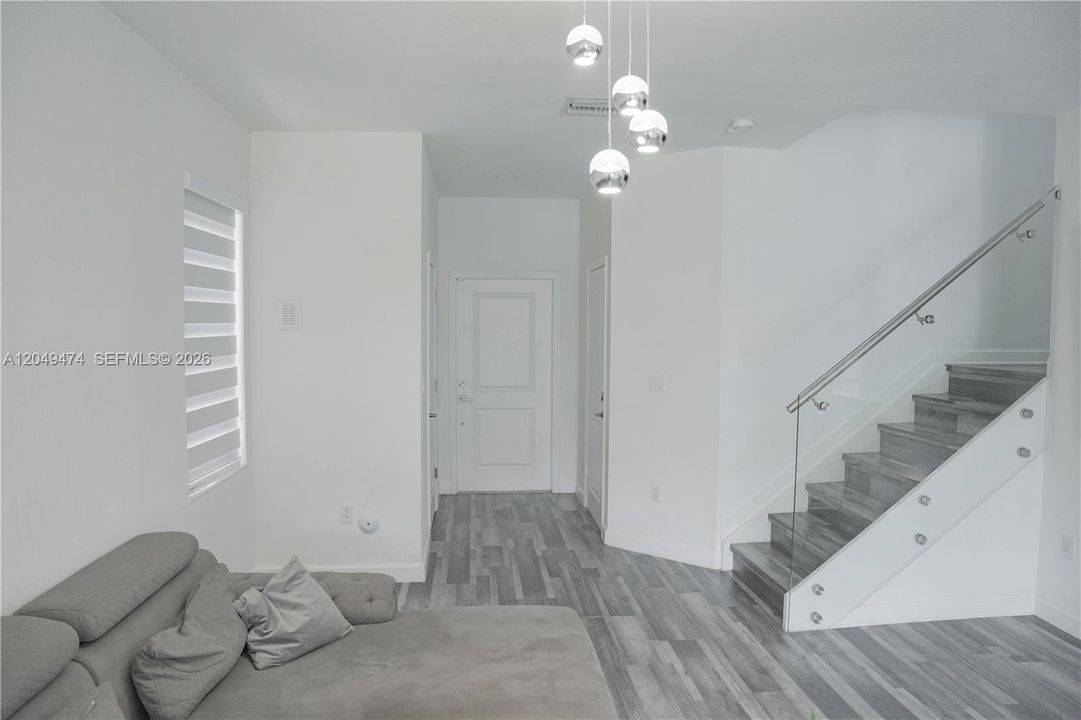 For Sale: $490,000 (3 beds, 2 baths, 1514 Square Feet)