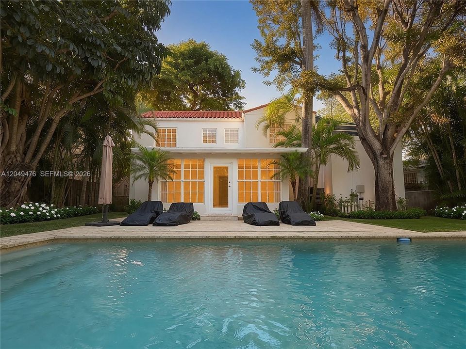 待售: $2,850,000 (5 贝兹, 4 浴室, 2526 平方英尺)