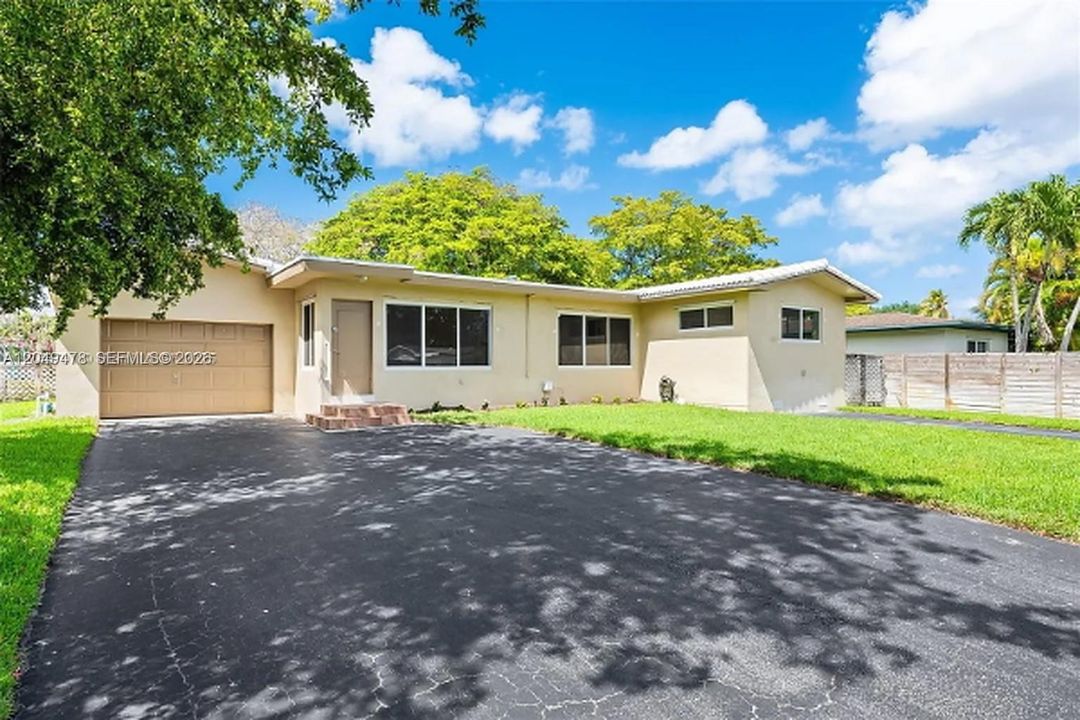 For Rent: $5,000 (4 beds, 2 baths, 1976 Square Feet)