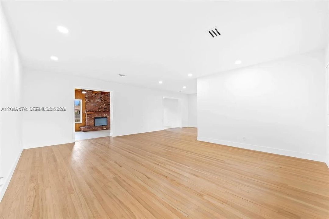 For Rent: $5,000 (4 beds, 2 baths, 1976 Square Feet)
