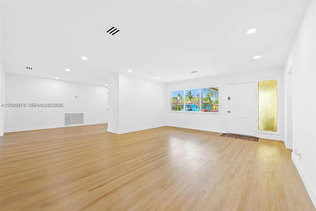 For Rent: $5,000 (4 beds, 2 baths, 1976 Square Feet)