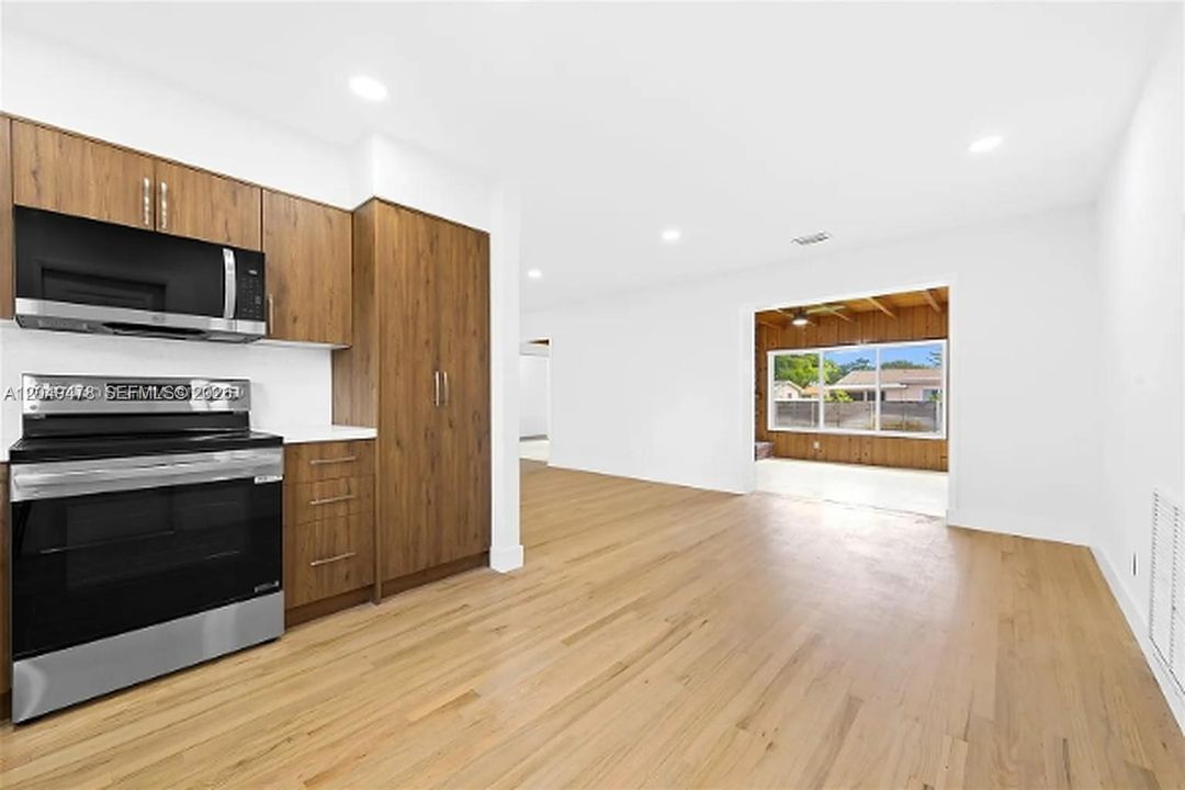 For Rent: $5,000 (4 beds, 2 baths, 1976 Square Feet)