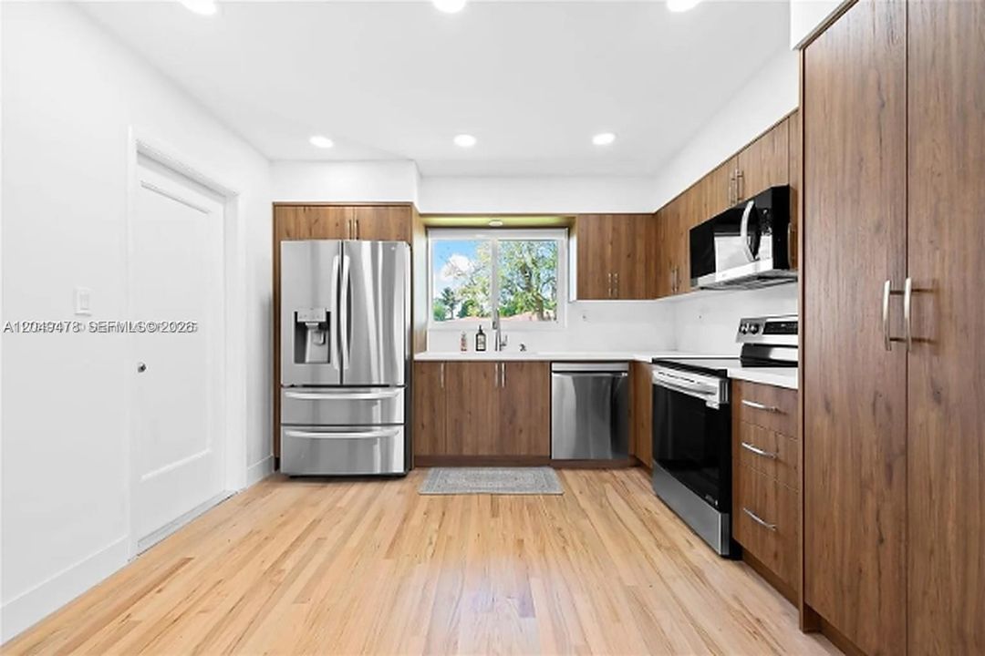 For Rent: $5,000 (4 beds, 2 baths, 1976 Square Feet)