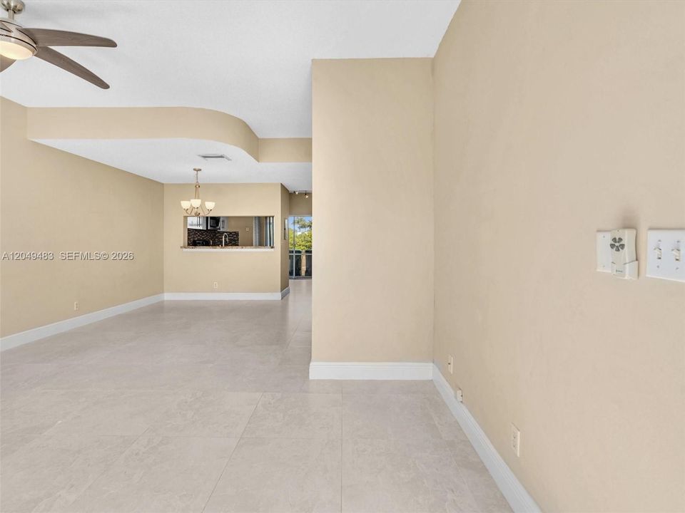 For Rent: $2,575 (2 beds, 1 baths, 1110 Square Feet)