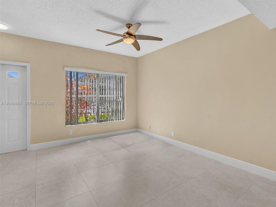 For Rent: $2,575 (2 beds, 1 baths, 1110 Square Feet)
