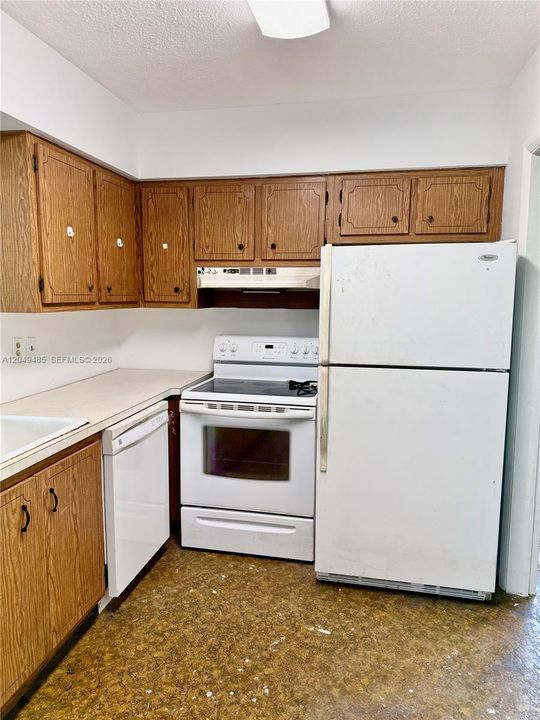 For Sale: $349,000 (2 beds, 2 baths, 1366 Square Feet)