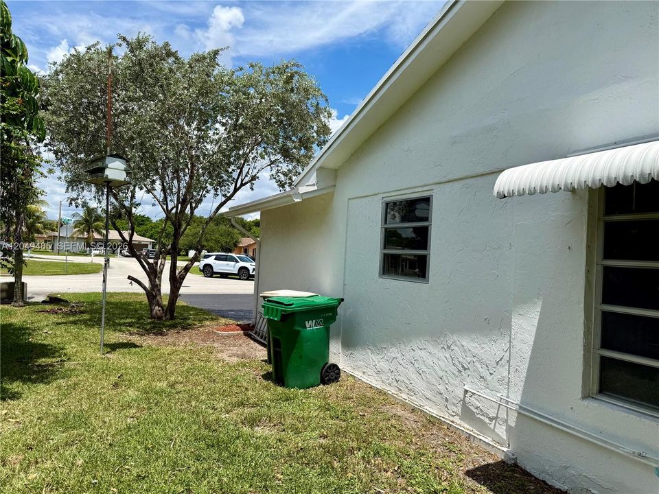 For Sale: $349,000 (2 beds, 2 baths, 1366 Square Feet)
