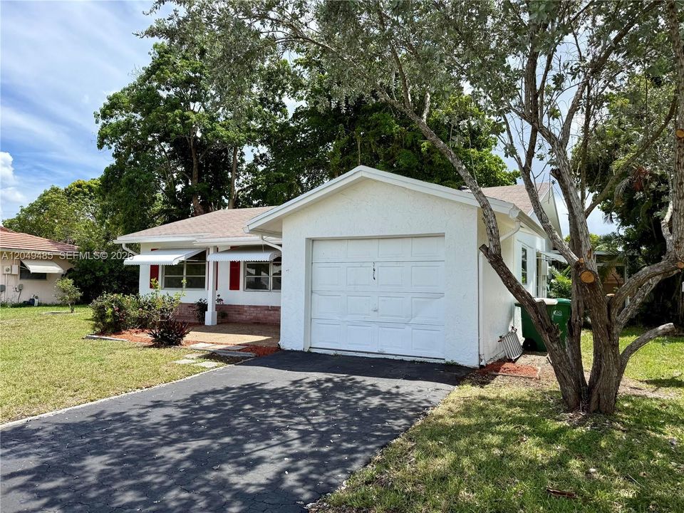 For Sale: $349,000 (2 beds, 2 baths, 1366 Square Feet)