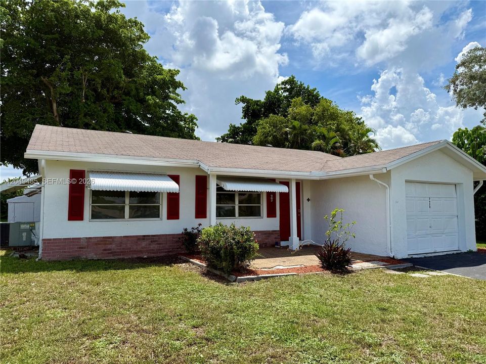 For Sale: $349,000 (2 beds, 2 baths, 1366 Square Feet)