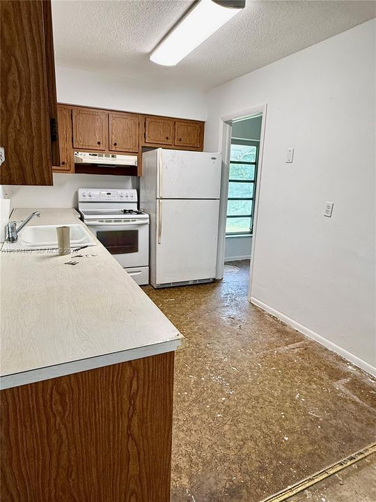 For Sale: $349,000 (2 beds, 2 baths, 1366 Square Feet)