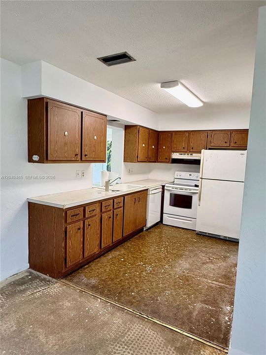 For Sale: $349,000 (2 beds, 2 baths, 1366 Square Feet)