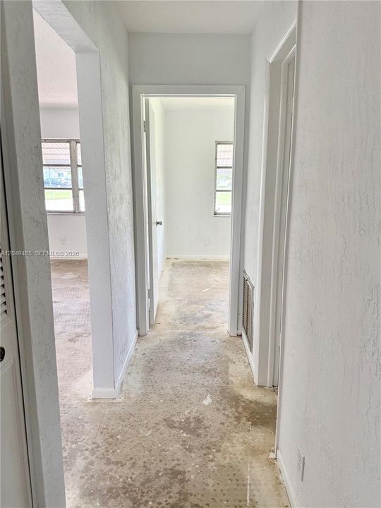 For Sale: $349,000 (2 beds, 2 baths, 1366 Square Feet)