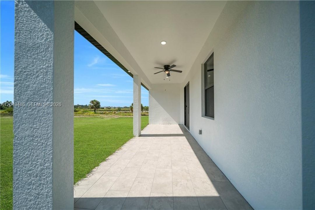 For Sale: $349,900 (3 beds, 2 baths, 1562 Square Feet)