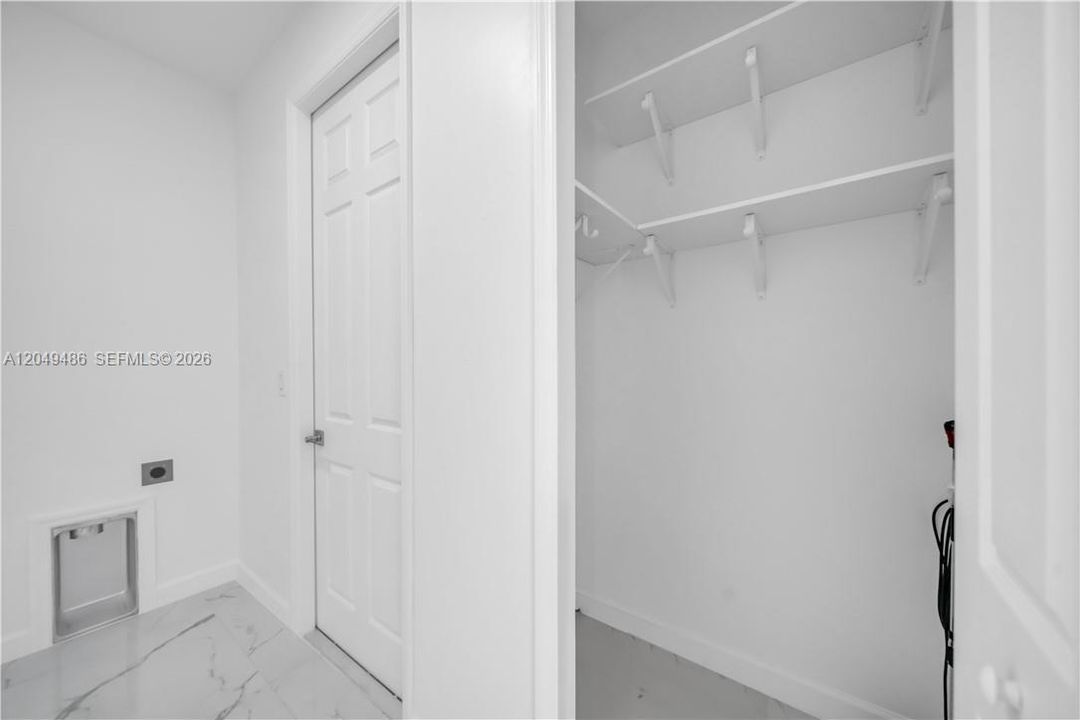 For Sale: $349,900 (3 beds, 2 baths, 1562 Square Feet)