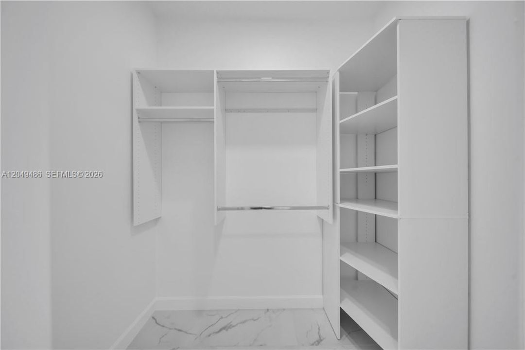 For Sale: $349,900 (3 beds, 2 baths, 1562 Square Feet)