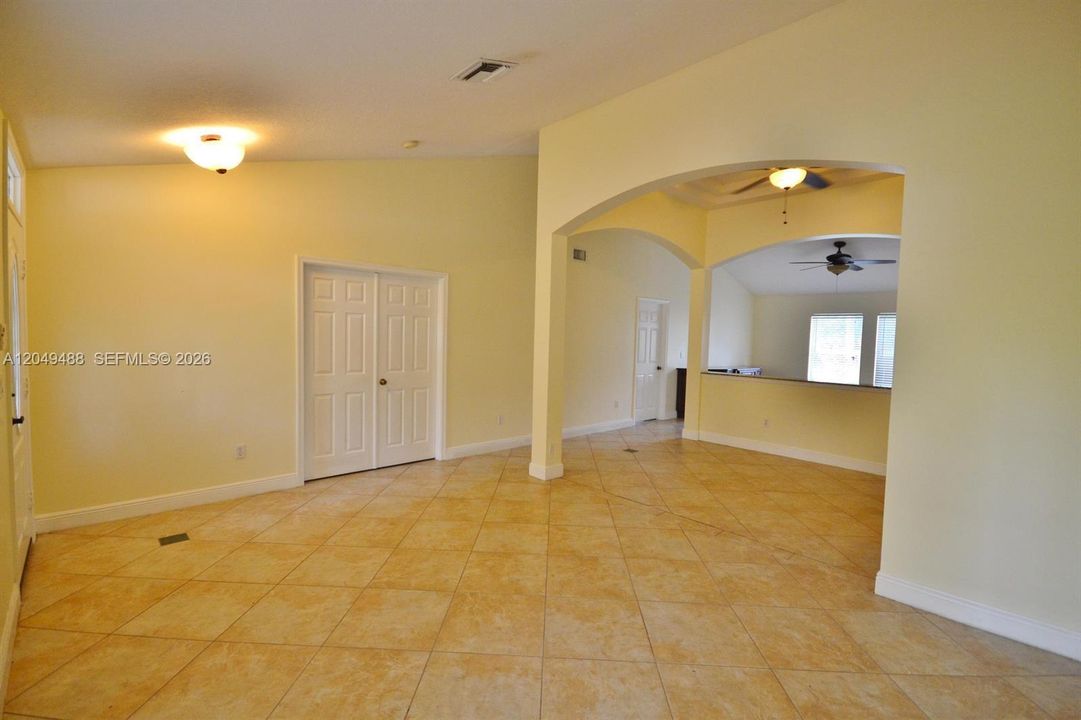 En Renta: $3,700 (3 camas, 2 baños, 1951 Pies cuadrados)