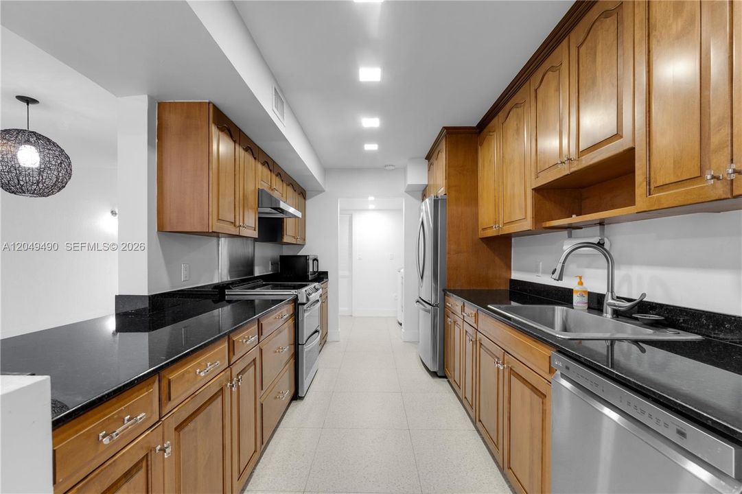 For Sale: $875,000 (3 beds, 3 baths, 2019 Square Feet)