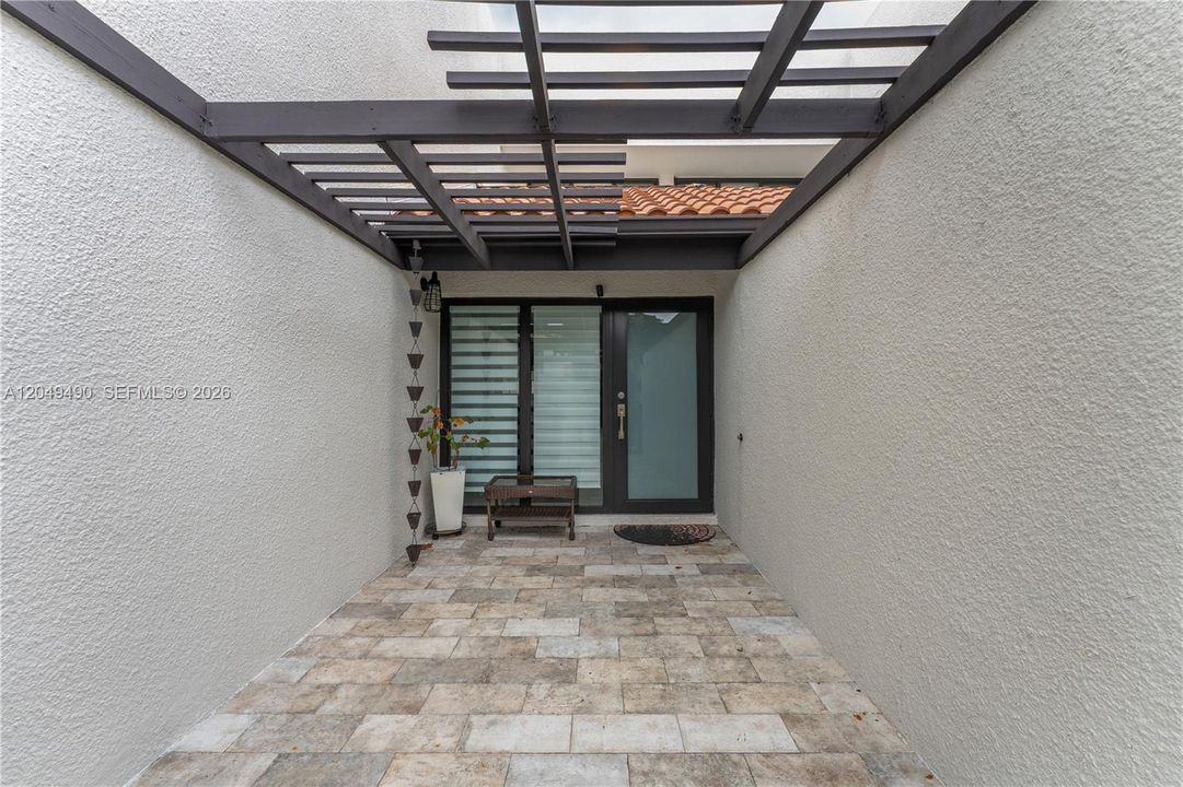 For Sale: $875,000 (3 beds, 3 baths, 2019 Square Feet)