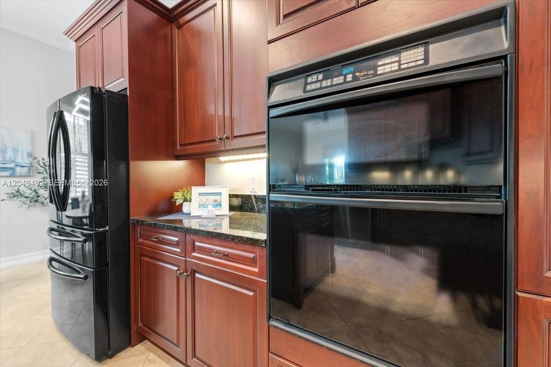 For Sale: $599,000 (3 beds, 3 baths, 2722 Square Feet)