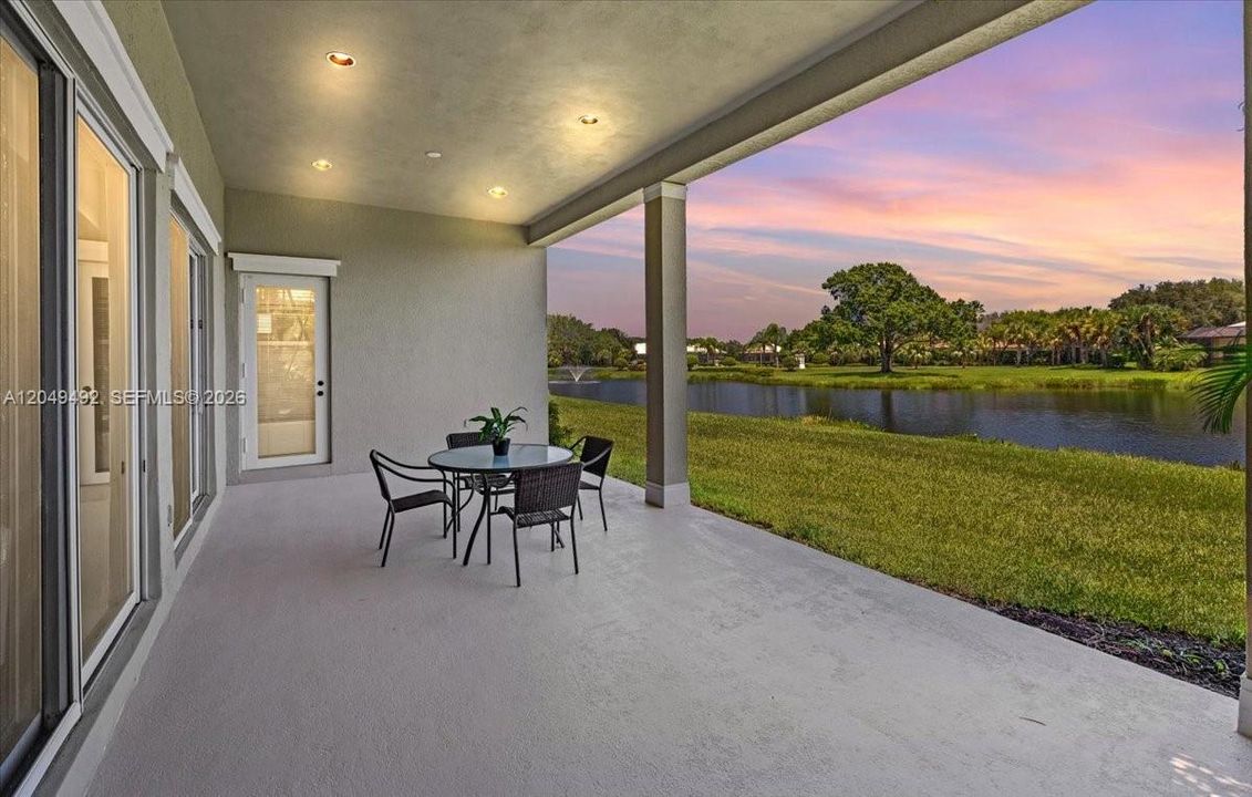 For Sale: $599,000 (3 beds, 3 baths, 2722 Square Feet)