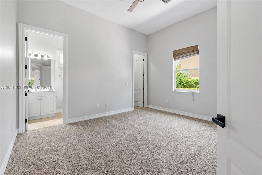 For Sale: $599,000 (3 beds, 3 baths, 2722 Square Feet)