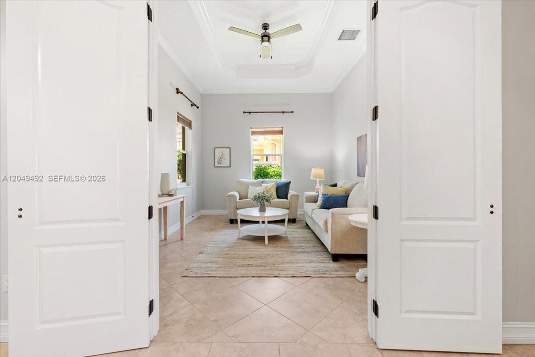 For Sale: $599,000 (3 beds, 3 baths, 2722 Square Feet)