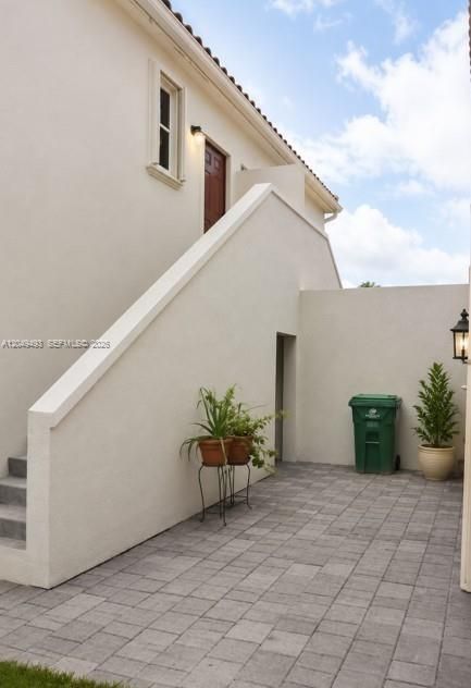 For Rent: $1,700 (1 beds, 1 baths, 575 Square Feet)