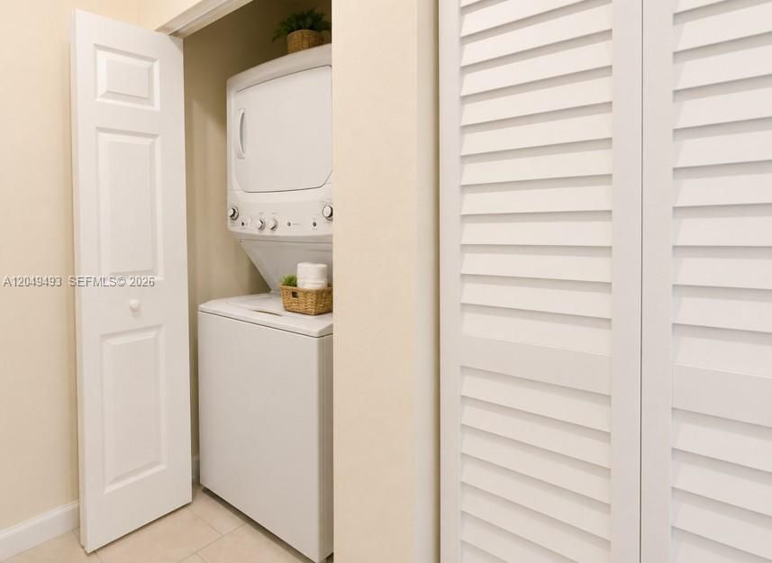 For Rent: $1,700 (1 beds, 1 baths, 575 Square Feet)